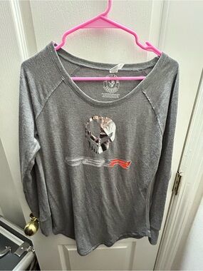 Corvette Racing C8.R Long Sleeve Graphic Tee Gray Skull Logo Women’s Size Small